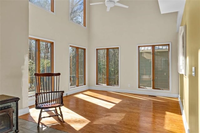 sunroom / solarium with ceiling fan