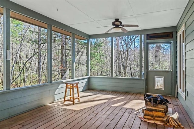 sunroom / solarium featuring ceiling fan