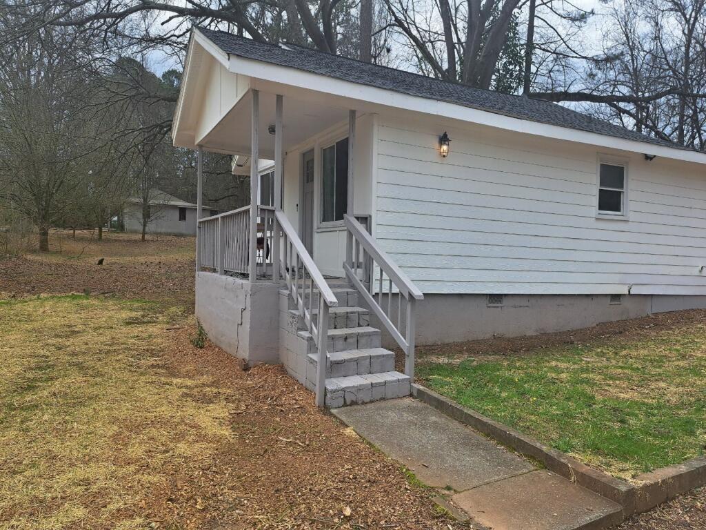 entrance to property with covered porch and crawl space