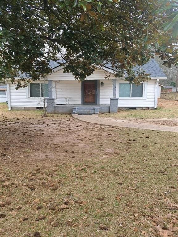 view of front facade featuring a front lawn and crawl space