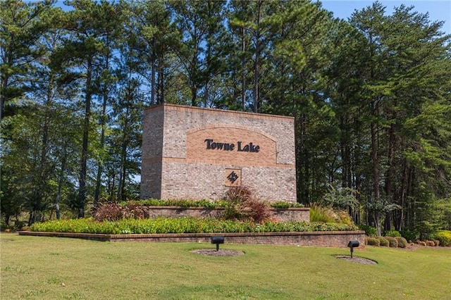 community / neighborhood sign with a lawn