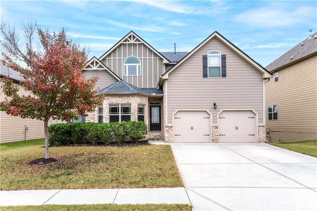 view of front of property featuring a front lawn and a garage