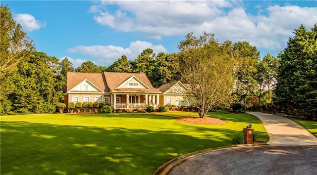 view of front of house featuring a porch and a front lawn