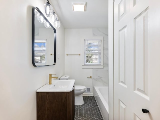 full bathroom featuring vanity, toilet, and shower with separate bathtub