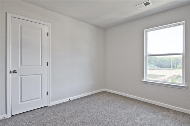 unfurnished room featuring carpet flooring