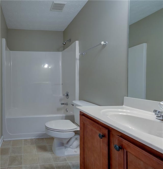 922 Gardenia Curv, Canton, GA 30114 - full bathroom featuring washtub / shower combination, vanity, a textured ceiling, toilet, and visible vents