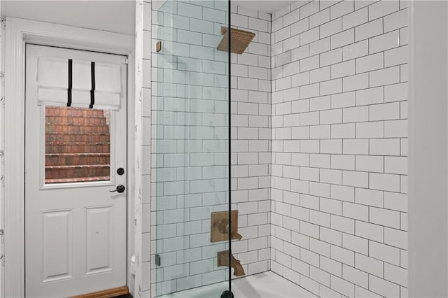 5545 Cross Gate Ct, Atlanta, GA 30327 - bathroom with shower / bath combination