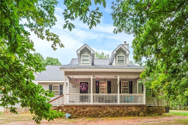 new england style home featuring a porch