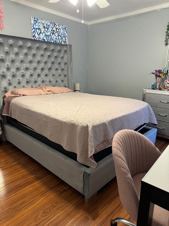 bedroom featuring hardwood / wood-style flooring, ceiling fan, and crown molding