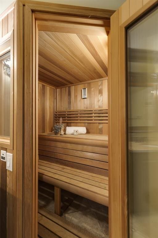 5284 Vernon Springs Trl, Sandy Springs, GA 30327 - relaxing sauna featuring wooden walls