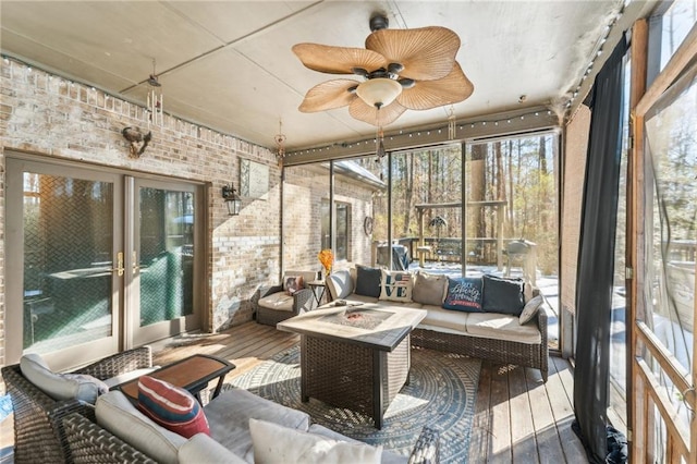 sunroom / solarium with ceiling fan