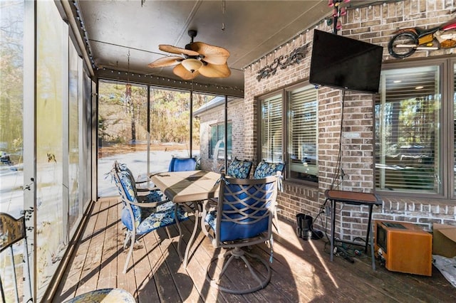 sunroom featuring ceiling fan