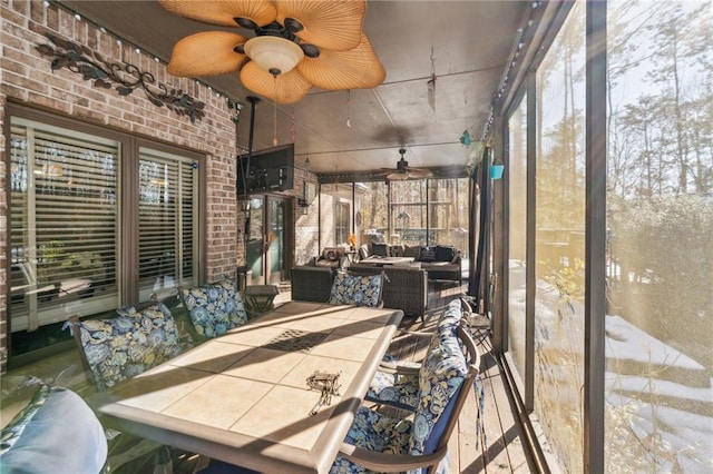 sunroom featuring ceiling fan