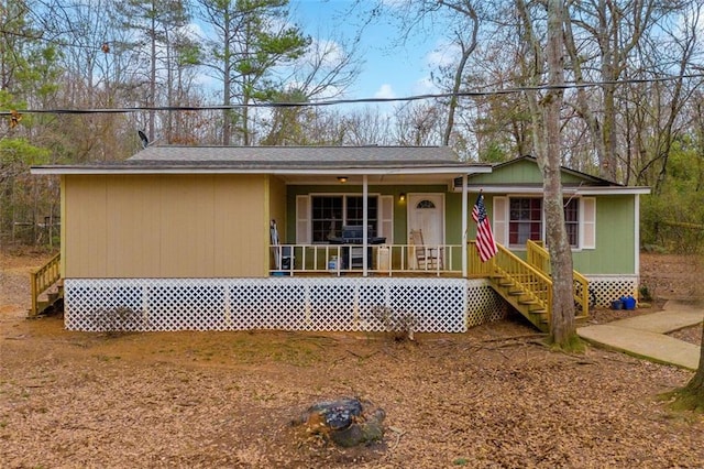 single story home with a porch