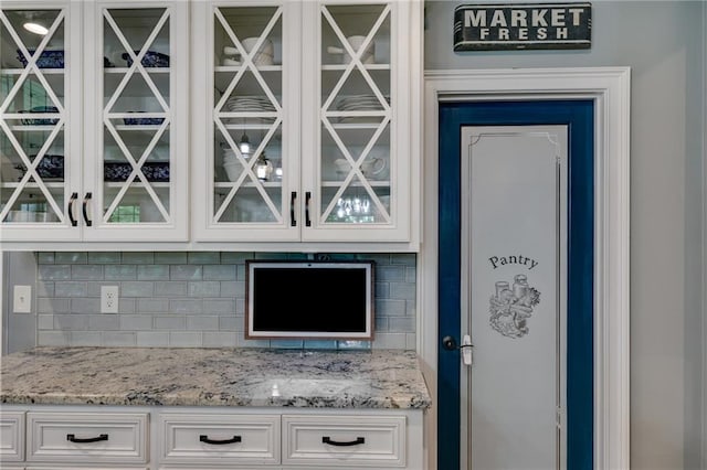 7269 Tyree Rd, Winston, GA 30187 - bar with backsplash