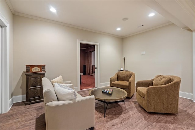 living area with crown molding, baseboards, wood finished floors, and recessed lighting