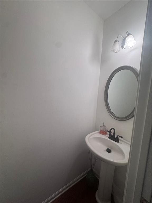 458 Vinings Vintage Cir, Mableton, GA 30126 - bathroom with baseboards