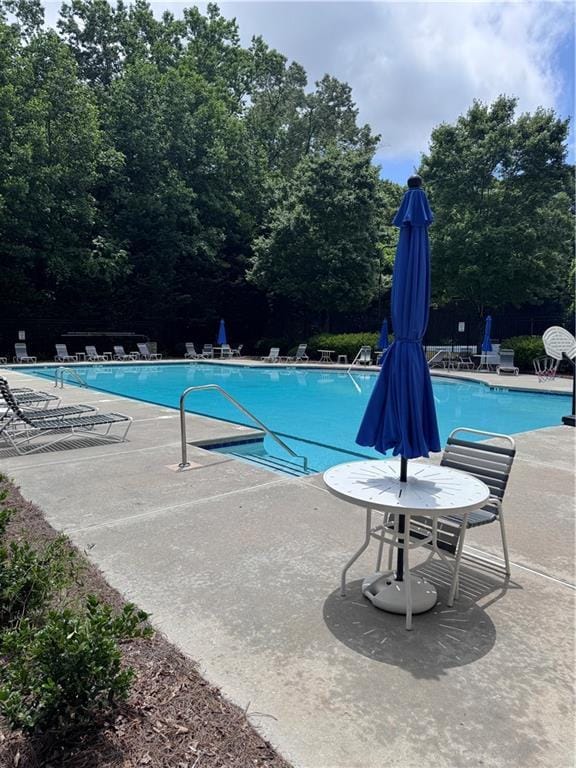 458 Vinings Vintage Cir, Mableton, GA 30126 - community pool with a patio area and view of wooded area