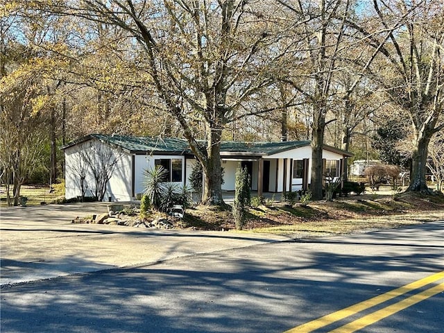 view of front of house featuring driveway