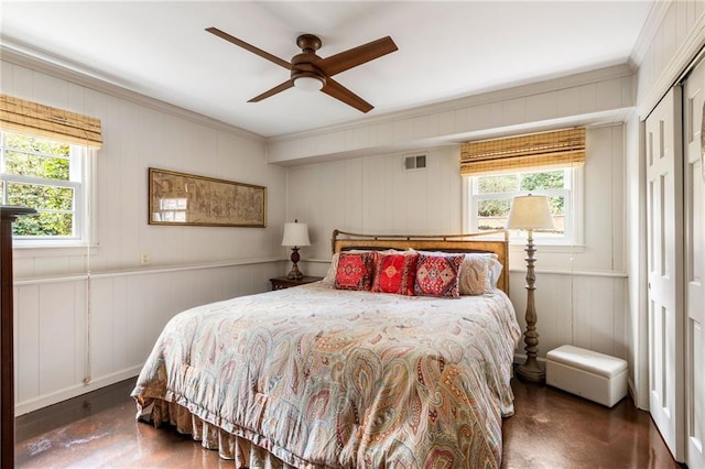 bedroom featuring ceiling fan, multiple windows, visible vents, and a closet