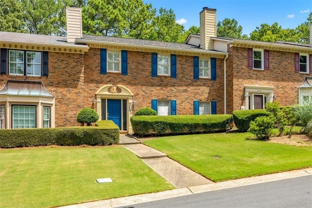 view of front of home featuring a front lawn