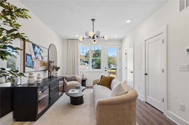 sitting room with baseboards, visible vents, dark wood-style flooring, an inviting chandelier, and recessed lighting