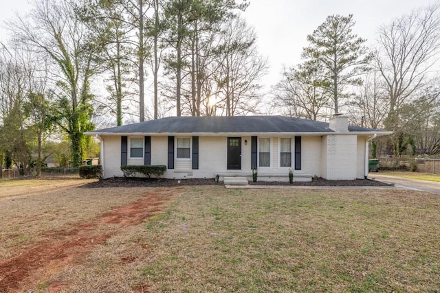 single story home with a front yard