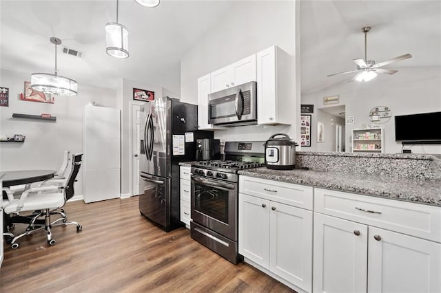 10650 Colony Glen Dr, Johns Creek, GA 30022 - kitchen with stainless steel appliances, lofted ceiling, white cabinetry, light wood-style floors, and ceiling fan