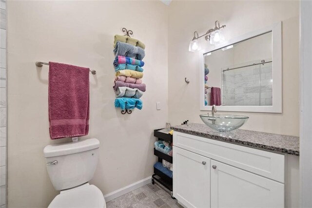 10650 Colony Glen Dr, Johns Creek, GA 30022 - bathroom with baseboards, toilet, vanity, and a shower