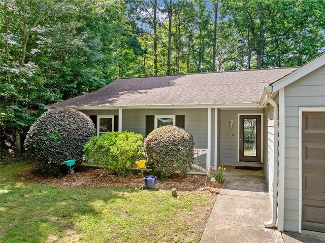 10650 Colony Glen Dr, Johns Creek, GA 30022 - view of front of property featuring a front yard and roof with shingles