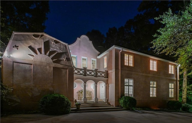 view of front of house with a balcony