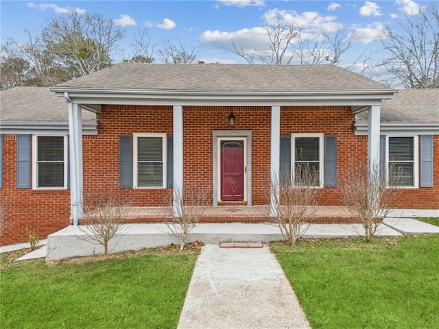 view of front of house featuring a porch and a front lawn