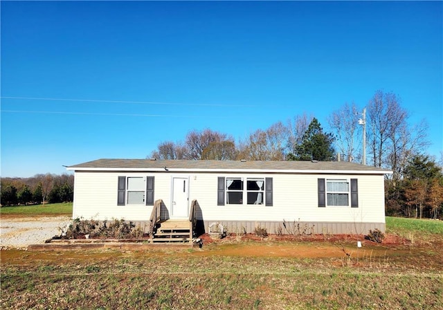 manufactured / mobile home with a front lawn