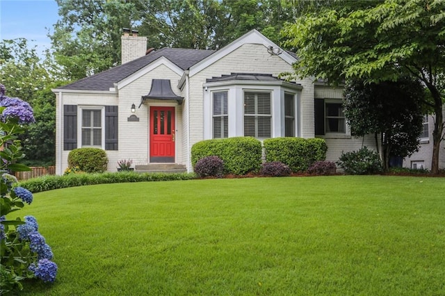 view of front facade with a front lawn