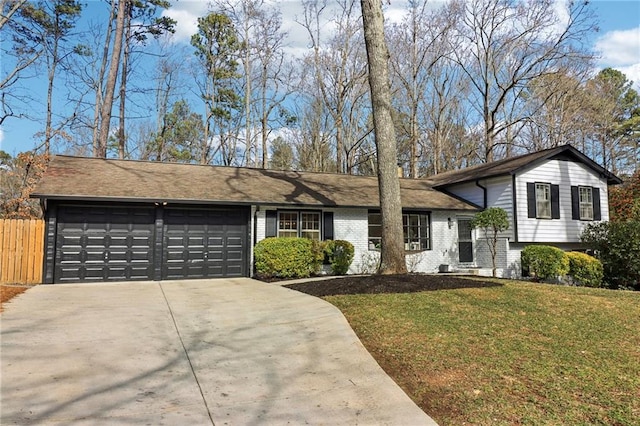 view of front of home featuring a garage and a front yard