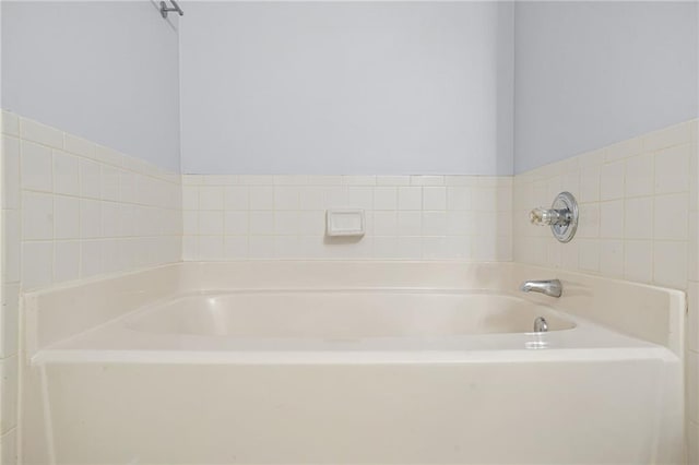 5989 Turfway Park Ct, Sugar Hill, GA 30518 - full bath with a garden tub