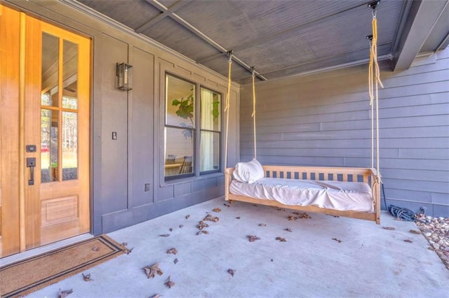 entrance to property featuring covered porch