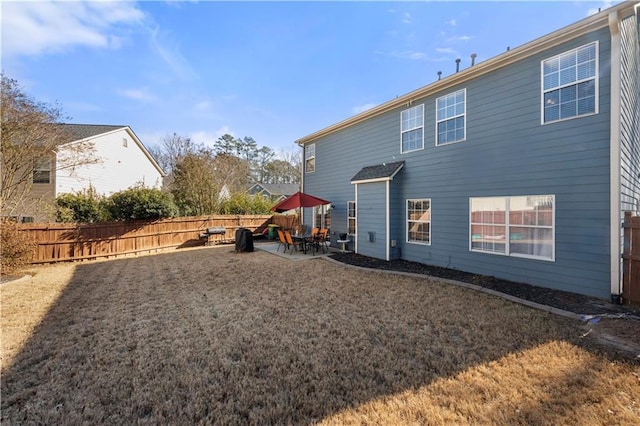 view of yard featuring a patio