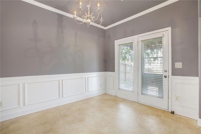 unfurnished room featuring ornamental molding and a notable chandelier