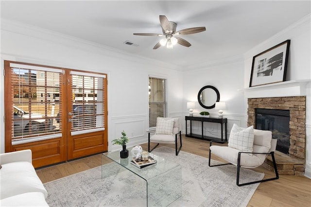 living room featuring light hardwood / wood-style flooring and crown molding