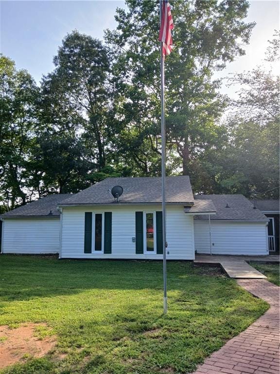 2218 Etowah River Rd, Dawsonville, GA 30534 - ranch-style home with a front yard