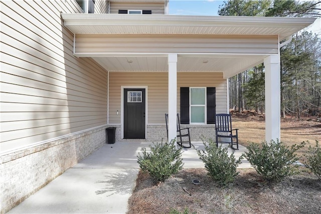 entrance to property featuring a porch