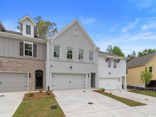 Listing photo 3 for 687 Sunstone Ln, Lawrenceville GA 30043