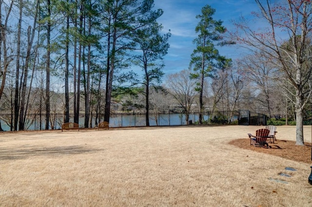 view of yard featuring a water view