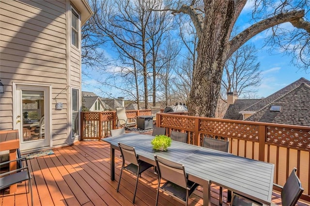 deck with outdoor dining space