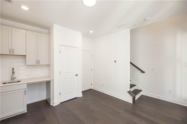 352 Olmstead Way Unit 28, Alpharetta, GA 30022 - kitchen with dark wood-style flooring, light countertops, decorative backsplash, and recessed lighting