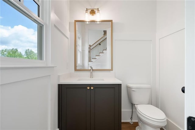 002 Wakehurst Way, Marietta, GA 30064 - bathroom with toilet, vanity, plenty of natural light, and baseboards