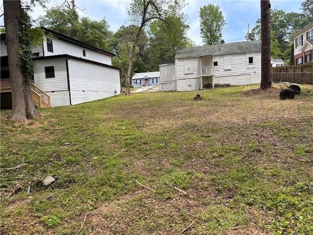 view of yard featuring fence