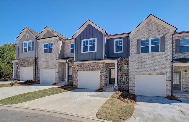 townhome / multi-family property featuring a garage