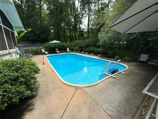 2671 Club Forest Ct SE, Conyers, GA 30013 - view of swimming pool featuring a patio and view of wooded area